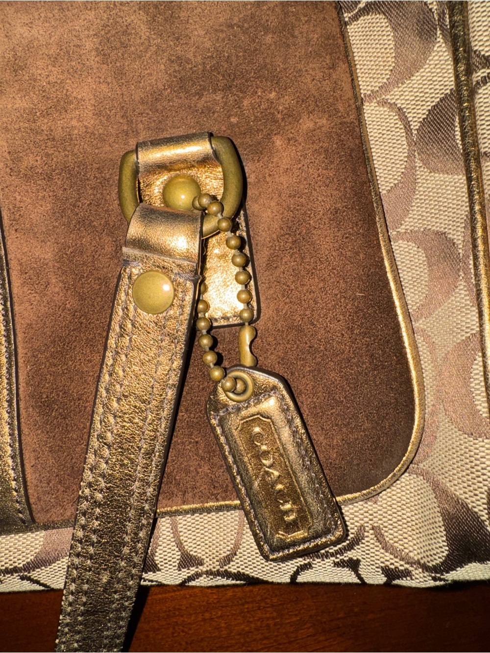 Coach Limited Edition Suede & Metallic Gold Leather Handbag
Creed K040-1498 - Picture 14 of 16
